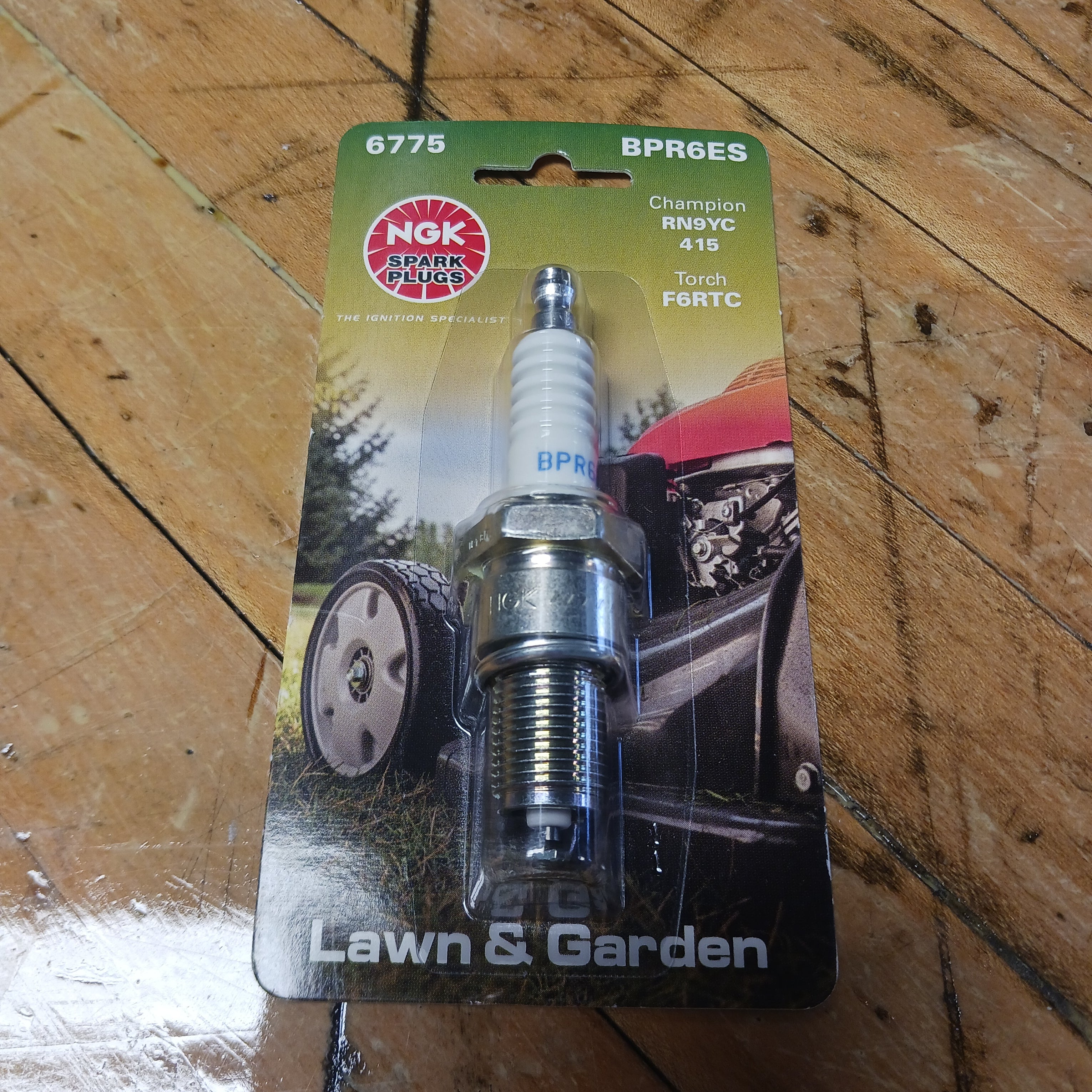 NGK 6775 BPR6ES Spark Plug